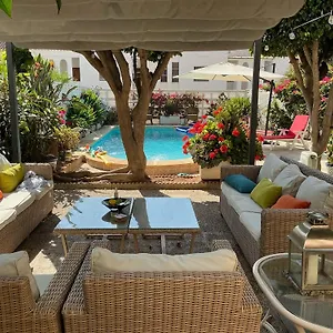 https://lge-4-bed-villa-own-pool-90-mts-beach-sea-views.es-andalucia.com